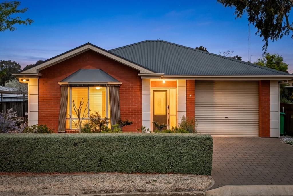 7 Young St, Clare, SA 5453