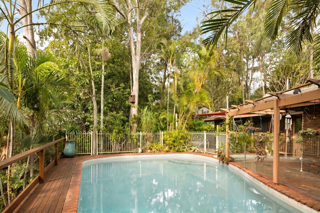 18 Pinkwood St, Bellbowrie, QLD 4070