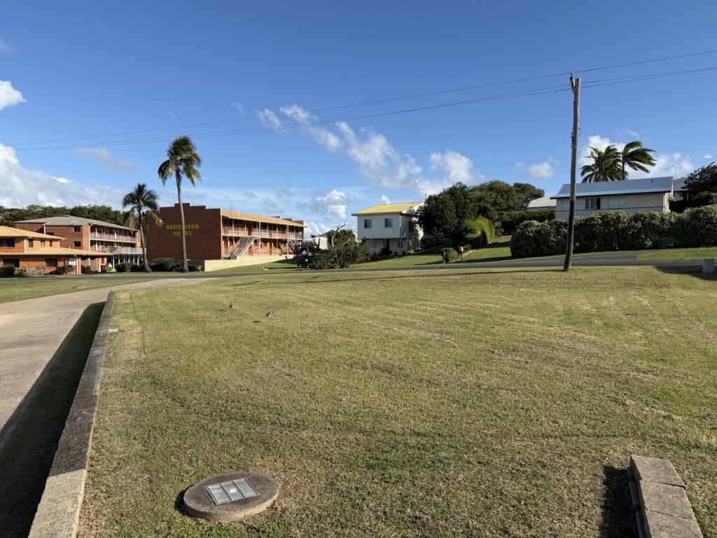 8 Crichton St, Sarina Beach, QLD 4737