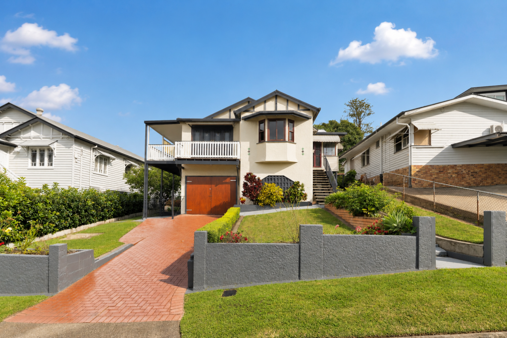 22 Waverley Rd, Camp Hill, QLD 4152