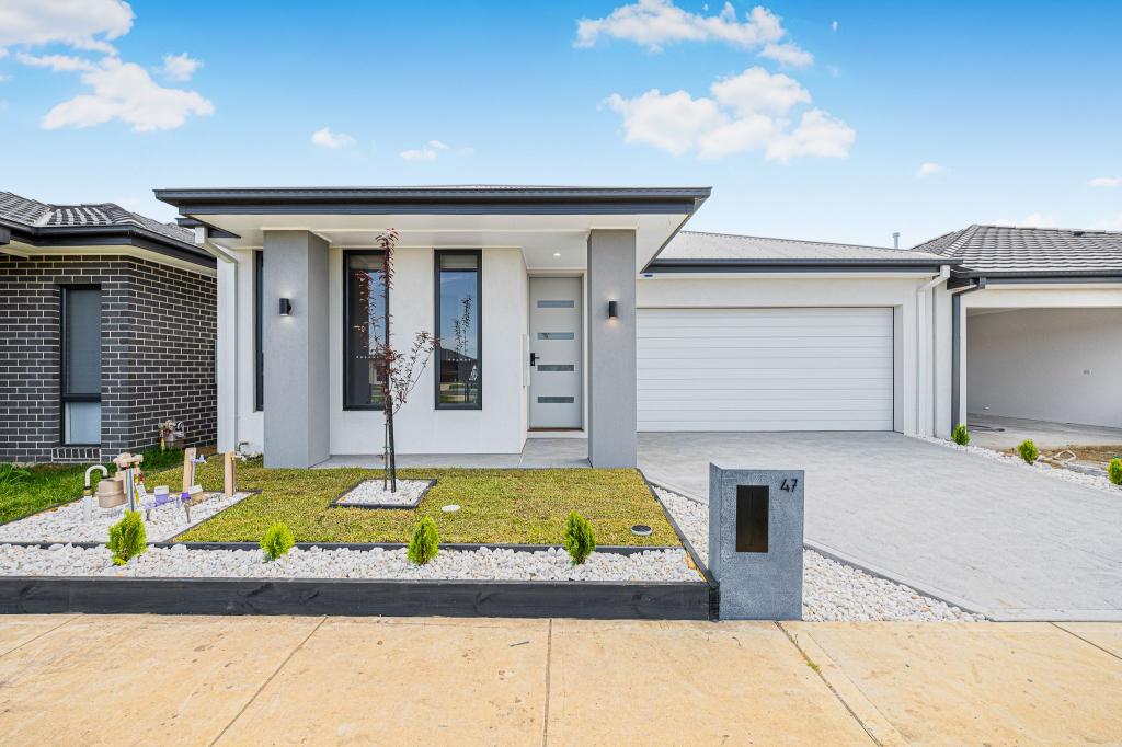 47 Shearjoy Loop, Clyde North, VIC 3978