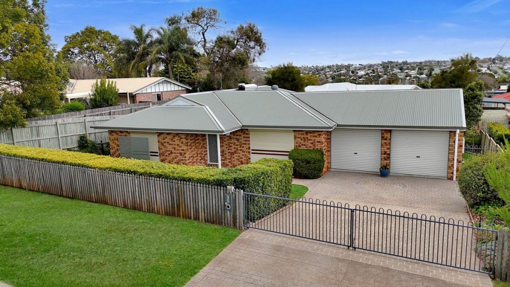 421 Hume St, Kearneys Spring, QLD 4350