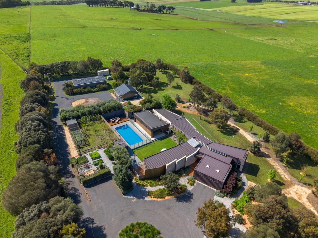 348 CARAMUT RD, WARRNAMBOOL, VIC 3280