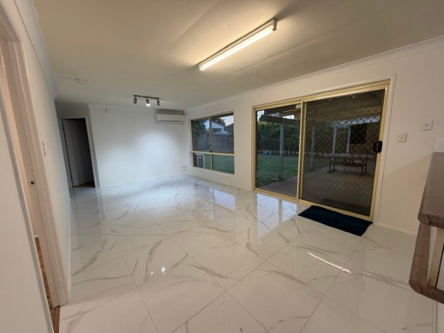 2 Bowerbird Cl, Doolandella, QLD 4077