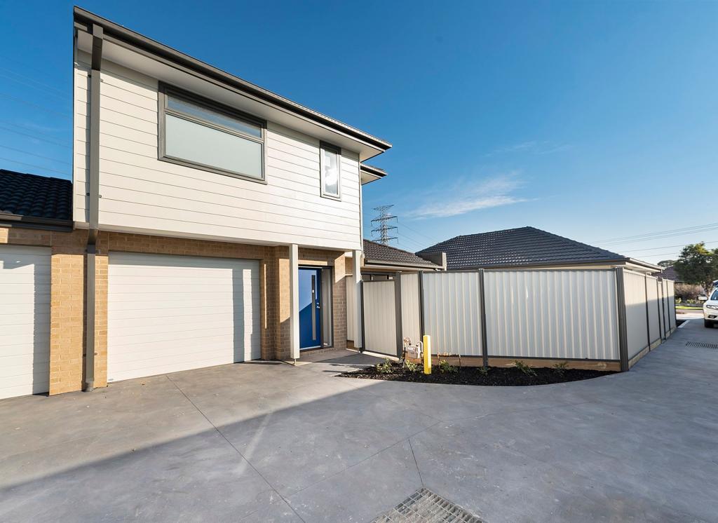 2/8 Carlsson Ct, Brooklyn, VIC 3012