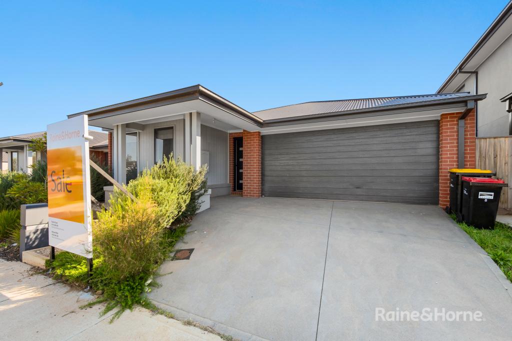 8 BLACKSCROFT RD, THORNHILL PARK, VIC 3335