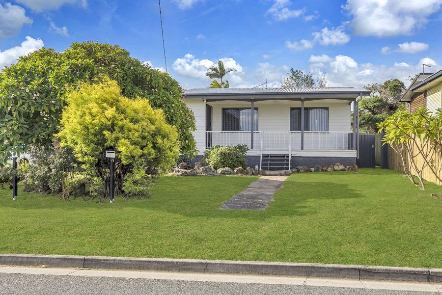 4 Warrawong St, Eastern Heights, QLD 4305