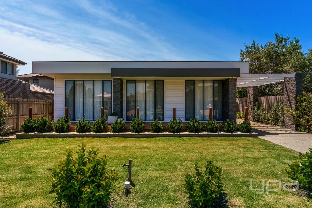 13 PALM GR, DROMANA, VIC 3936
