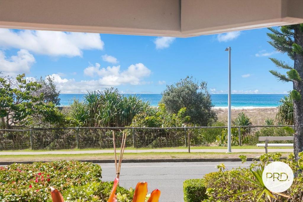 2/52 PACIFIC PDE, BILINGA, QLD 4225