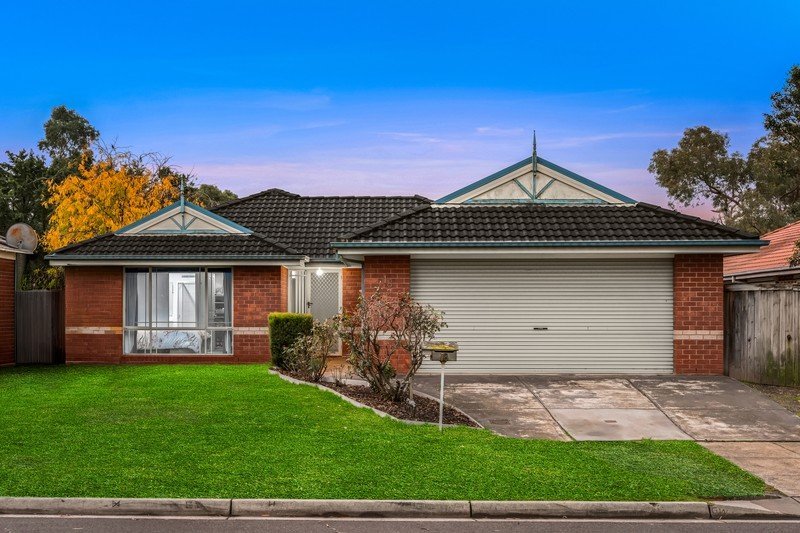 18 Carboni Cres, Lynbrook, VIC 3975