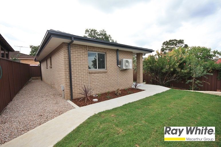 4a Richmond Cres, Campbelltown, NSW 2560