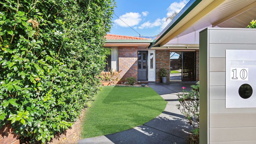 10 Schultz St, Kearneys Spring, QLD 4350