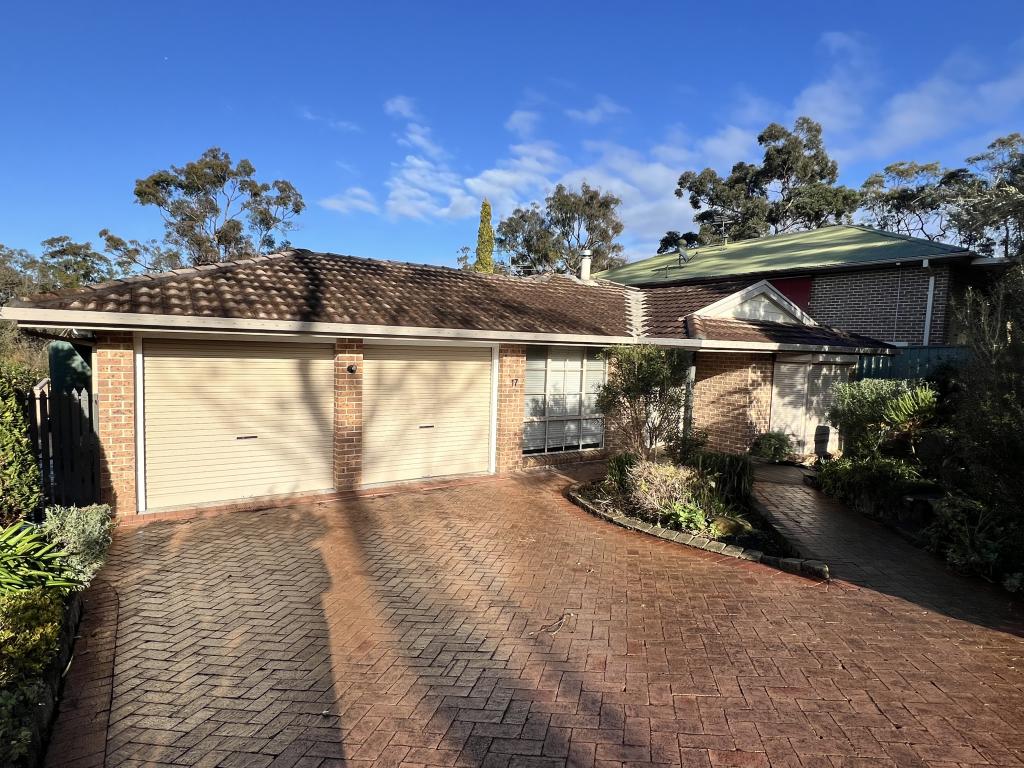 17 STRATHDON CRES, BLAXLAND, NSW 2774