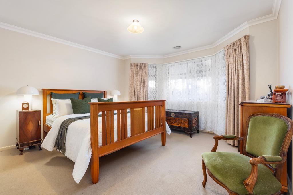 11 Cassinia Ct, Thurgoona, NSW 2640