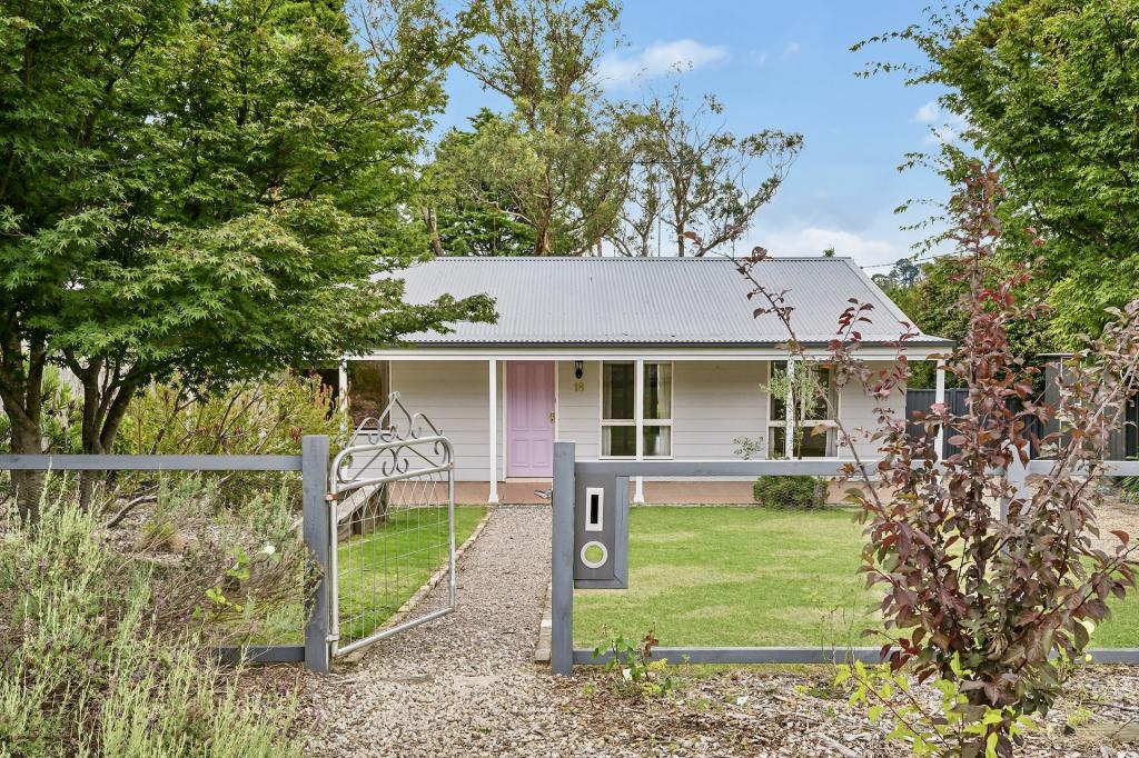 18 Cook Rd, Wentworth Falls, NSW 2782