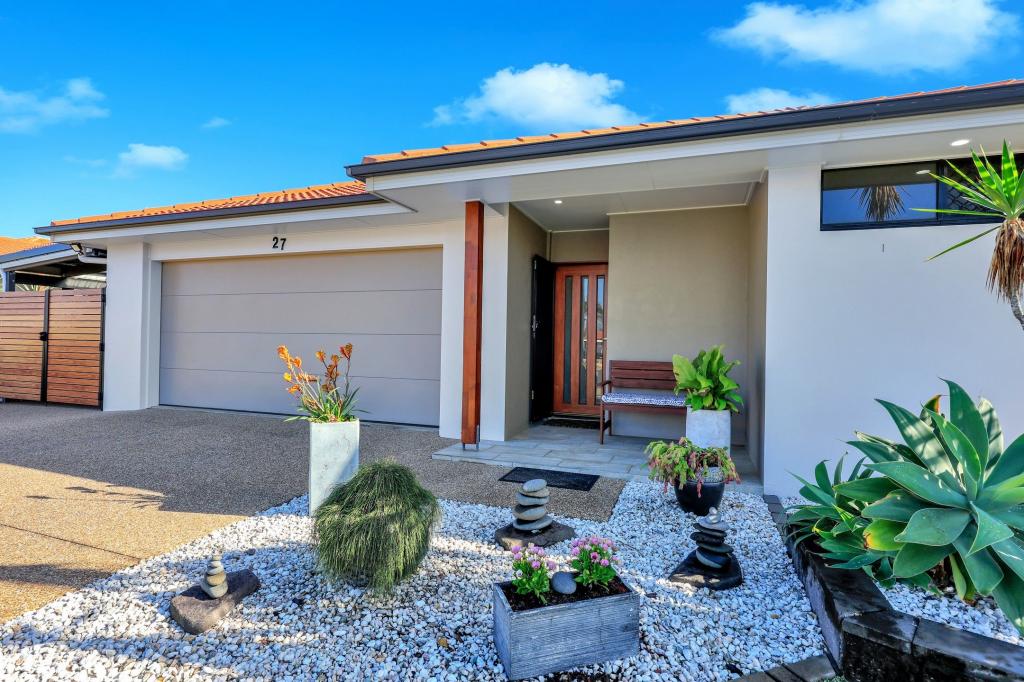 27 Chantelle Cct, Coral Cove, QLD 4670