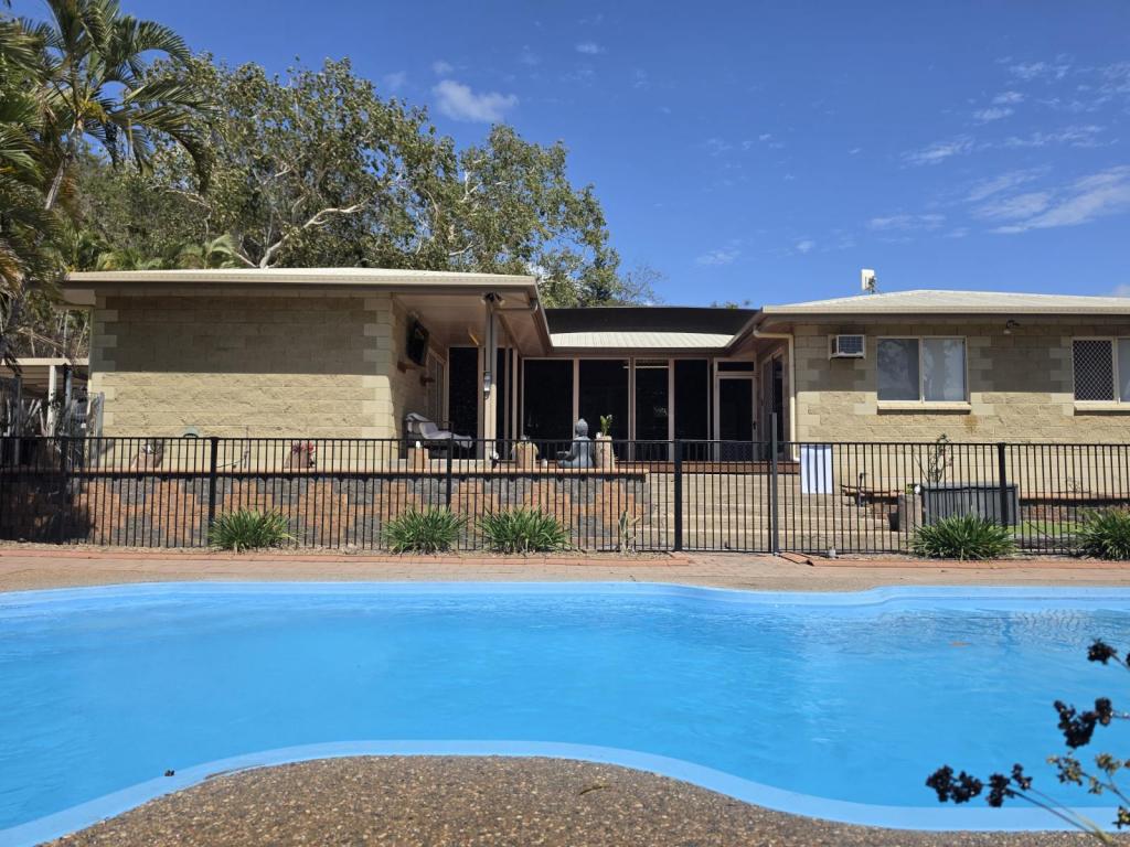 63 Castorina Dr, Mount Kelly, QLD 4807