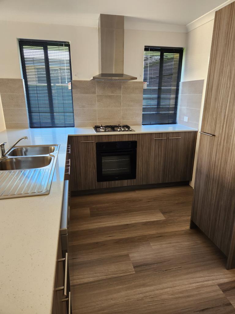 10 LOCHERN RD, BALDIVIS, WA 6171