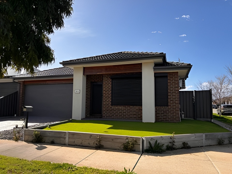 27 Cook Rd, Melton South, VIC 3338
