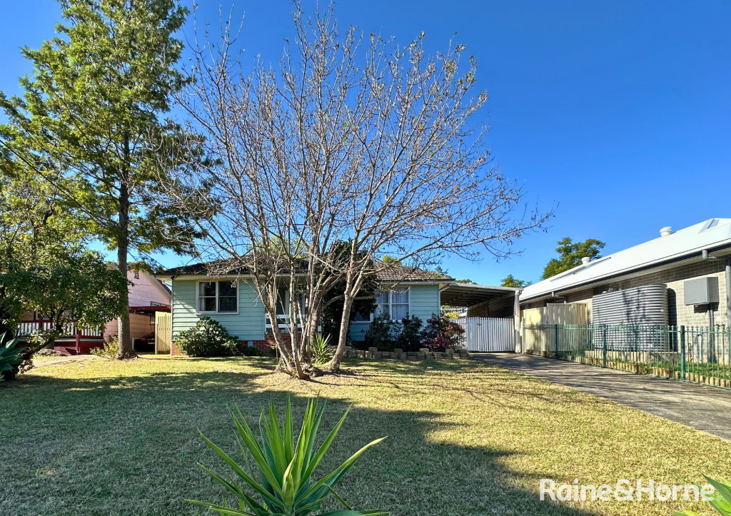 22 Sampson Cres, Bomaderry, NSW 2541