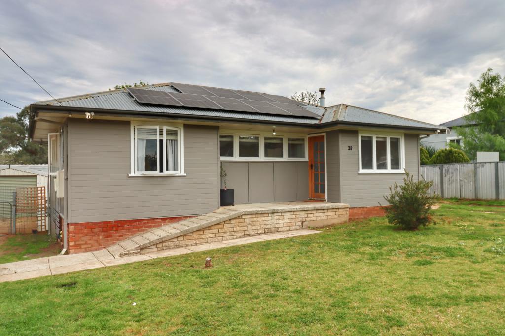 38 WATT ST, COWRA, NSW 2794