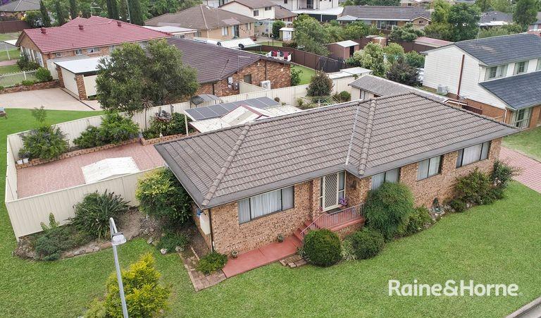 11 Adamson St, Glenfield, NSW 2167