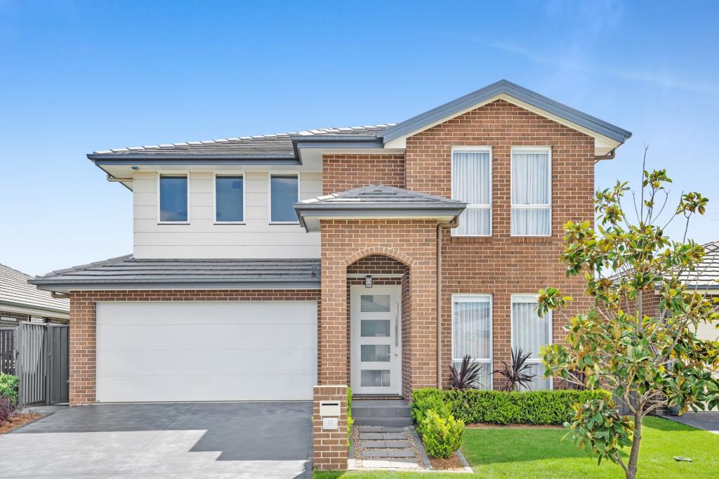 11 CASEY ST, ORAN PARK, NSW 2570