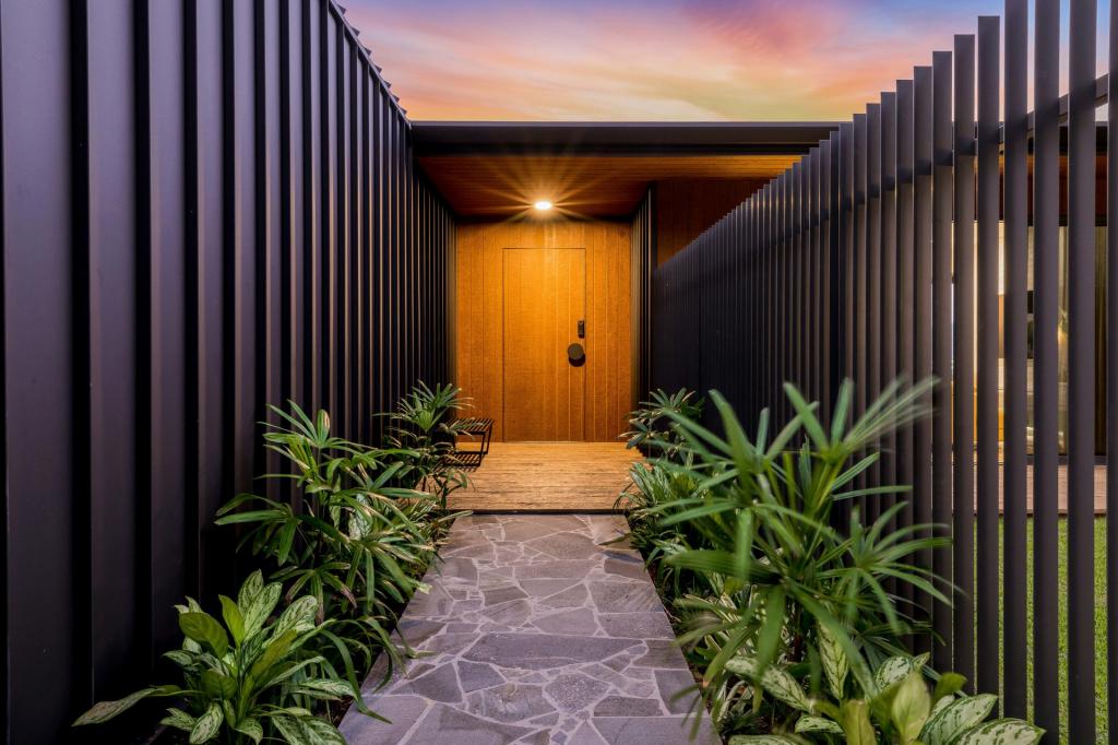 254 Toogood Rd, Bayview Heights, QLD 4868