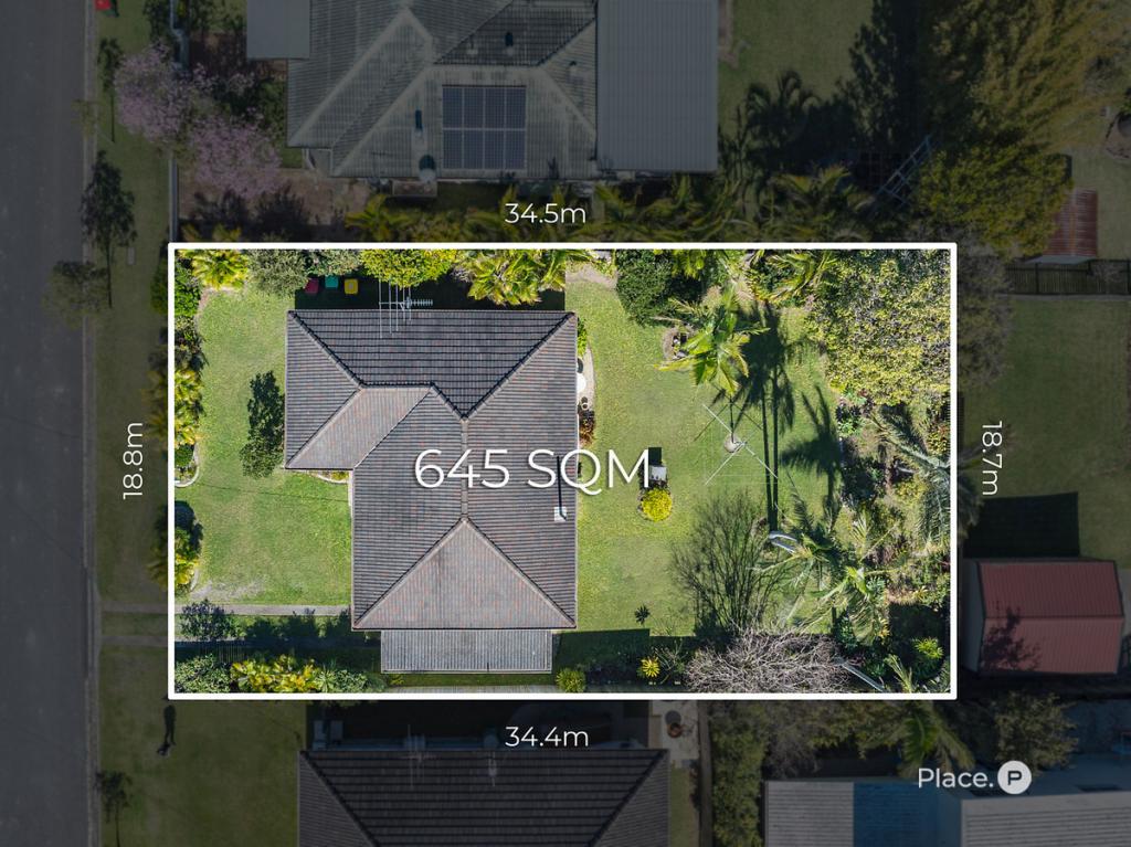 18 Meyrick St, Cannon Hill, QLD 4170
