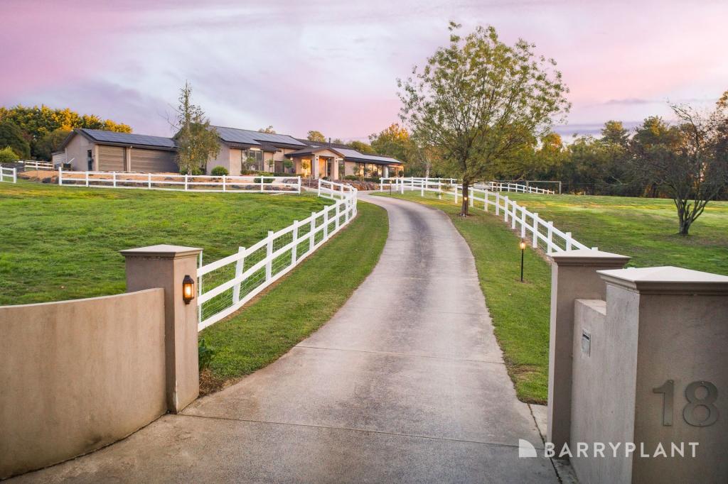 18 Bailey Gr, Wandin North, VIC 3139