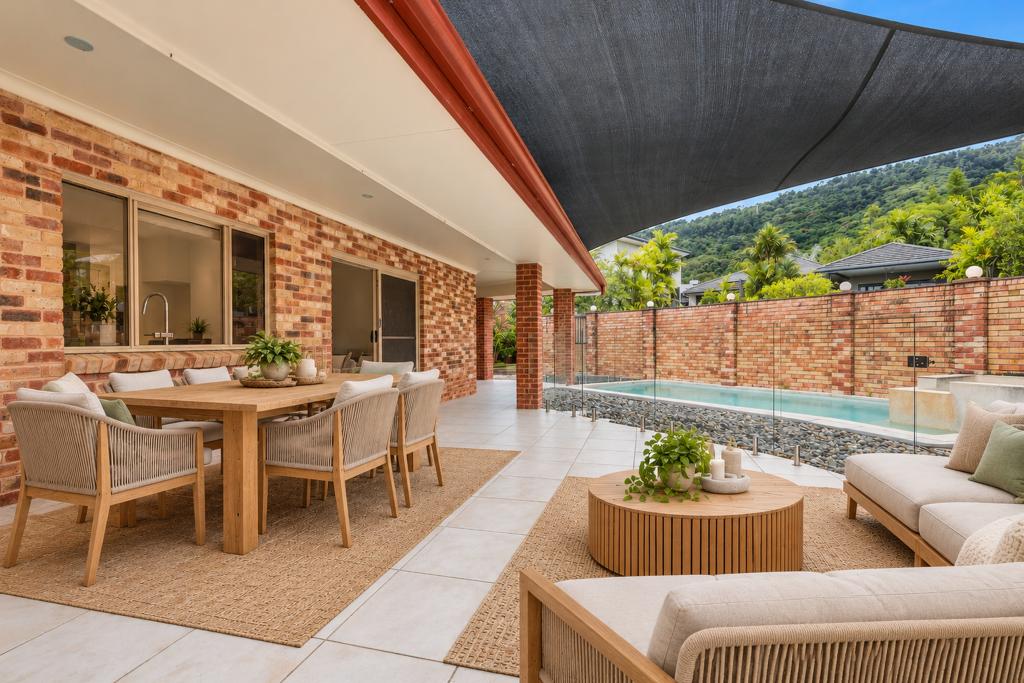 12 ROSSMANN RD, SMITHFIELD, QLD 4878