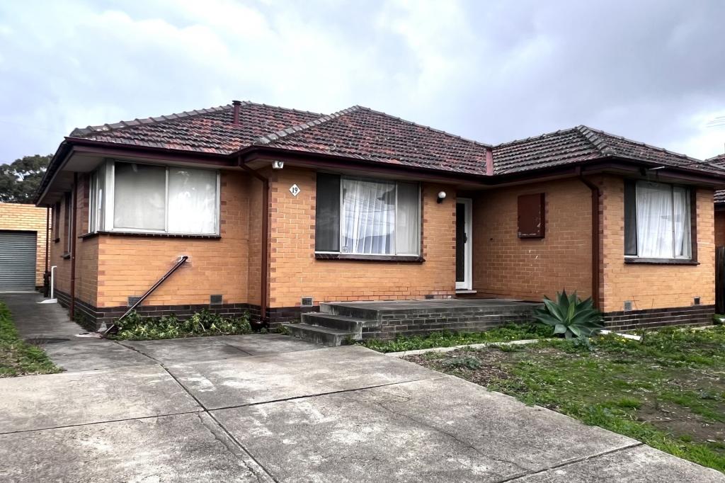 19 YARMOUTH AVE, ST ALBANS, VIC 3021