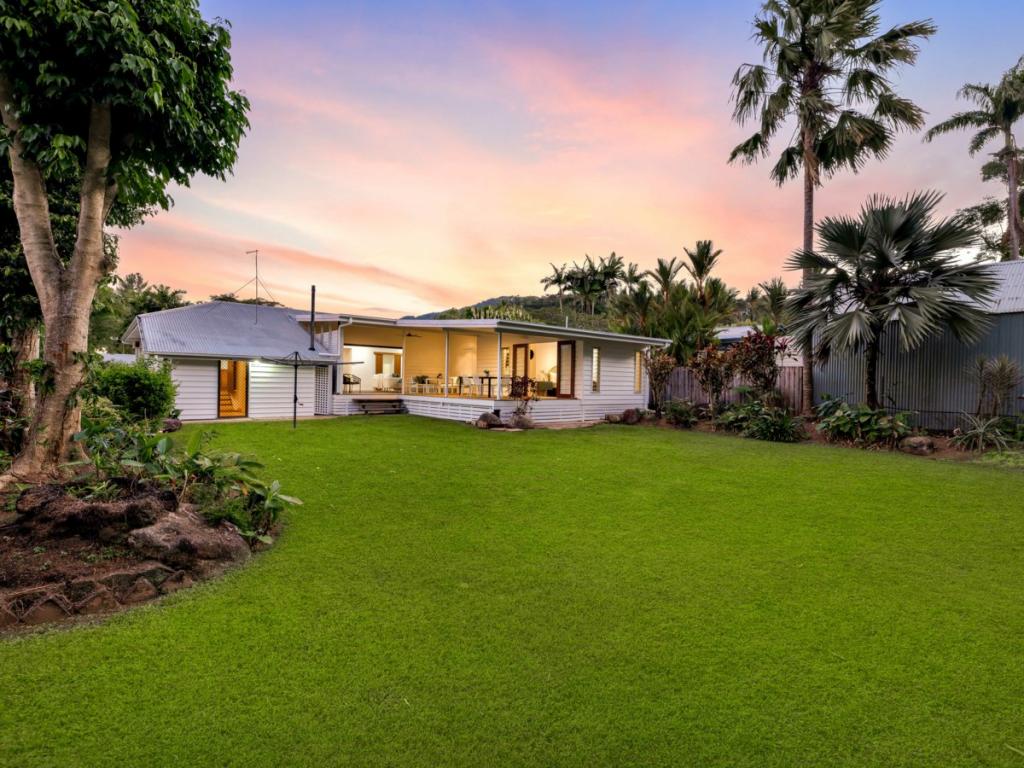 22 Bolton St, Whitfield, QLD 4870