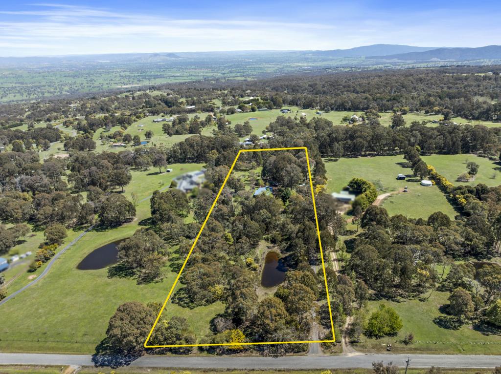 64 Bromfield Dr, Tolmie, VIC 3723