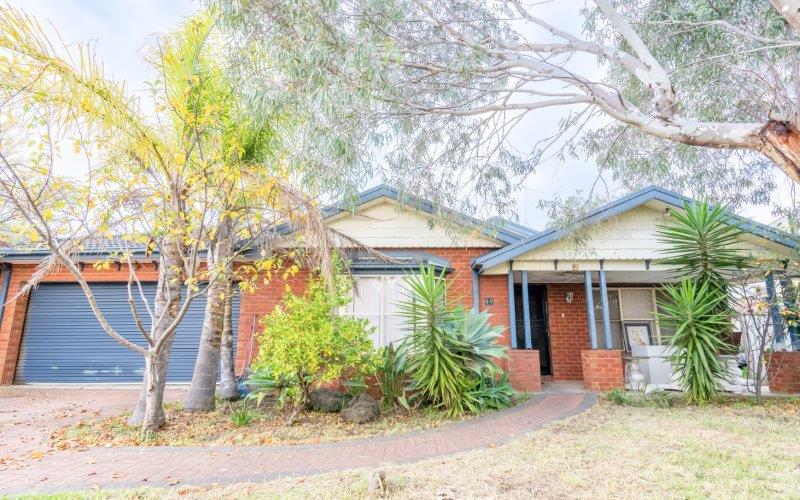 49 CARADON DR, TRUGANINA, VIC 3029