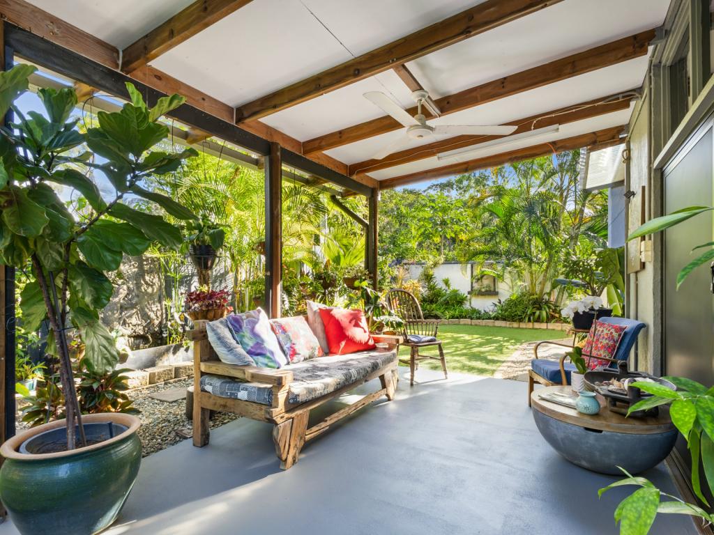 1/110 Wistaria St, Holloways Beach, QLD 4878