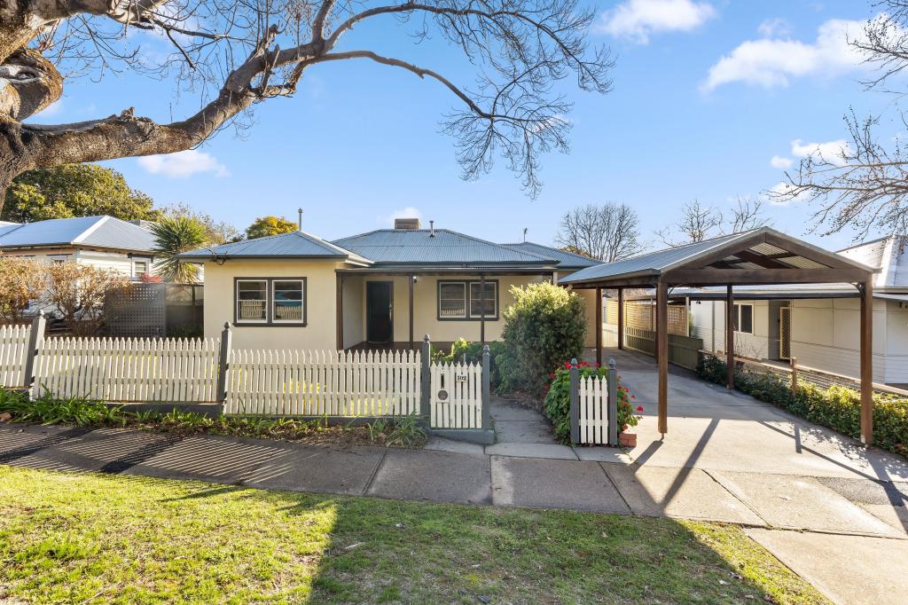 102 Macleay St, Turvey Park, NSW 2650