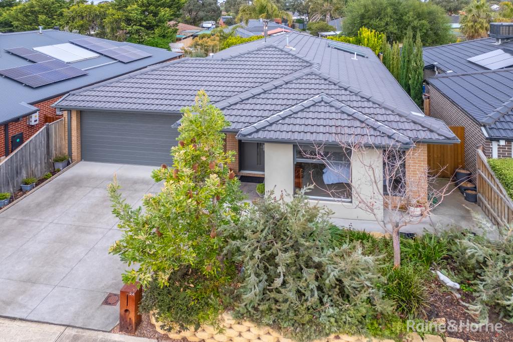 24 GERANIUM DR, SUNBURY, VIC 3429