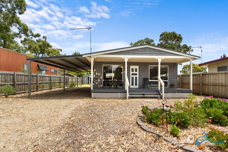 39 DAVIES ST, LOCH SPORT, VIC 3851