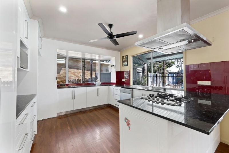 15 PELICAN ST, SLADE POINT, QLD 4740