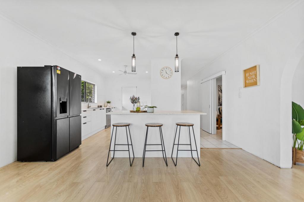 25 SUNFLOWER DR, MOOROOBOOL, QLD 4870