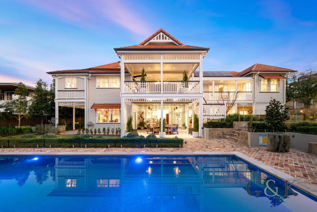 92 WINDERMERE RD, HAMILTON, QLD 4007