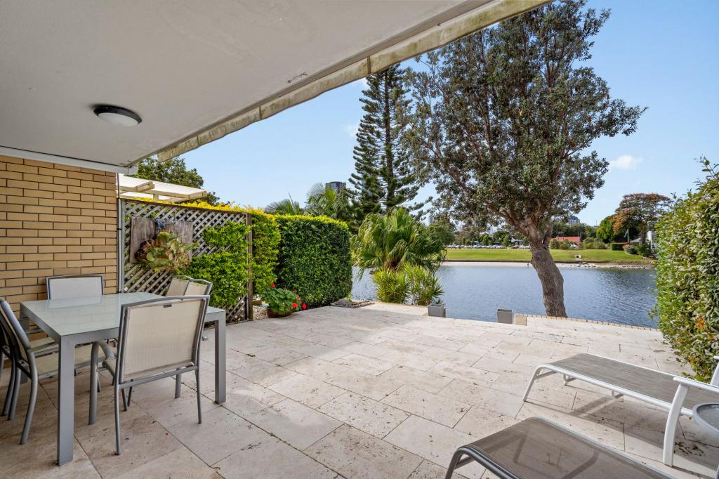 4/52 Hooker Bvd, Mermaid Waters, QLD 4218