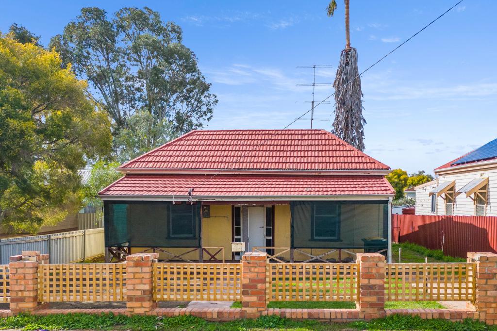 12 Hampton St, Northam, WA 6401
