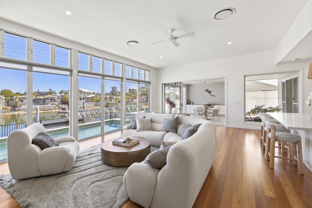 7 Dolphin Ct, Palm Beach, QLD 4221