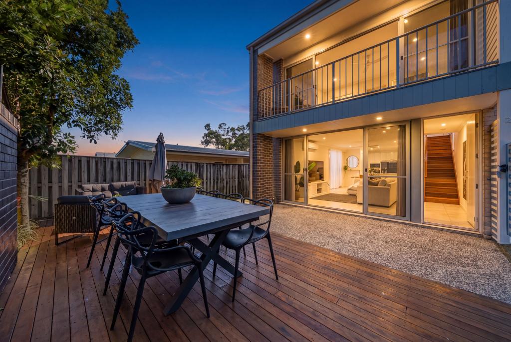 2/39 Gordon St, Labrador, QLD 4215