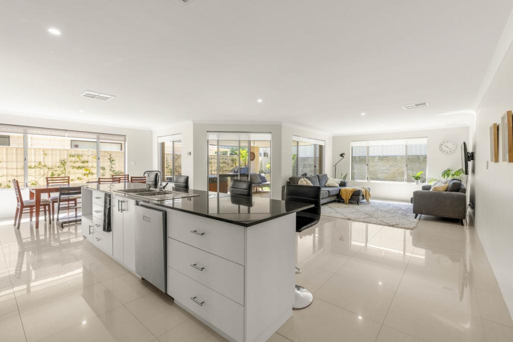 4 ANTINA WAY, SUCCESS, WA 6164