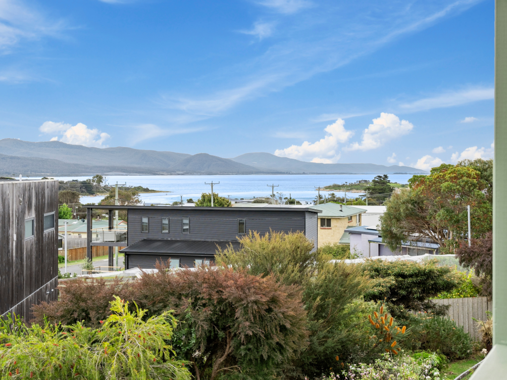 6 GORDON HTS, BICHENO, TAS 7215