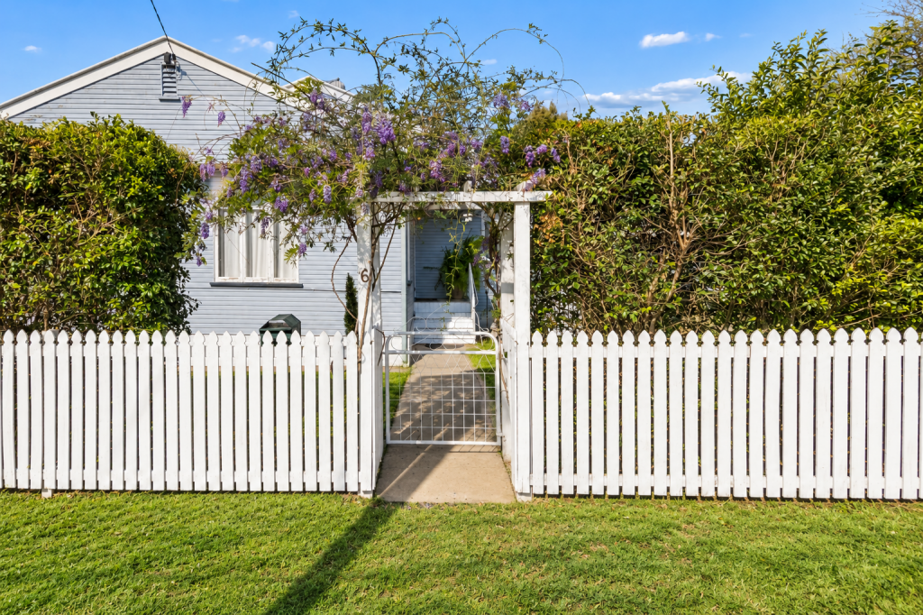 6 ELLIOTT ST, SILKSTONE, QLD 4304