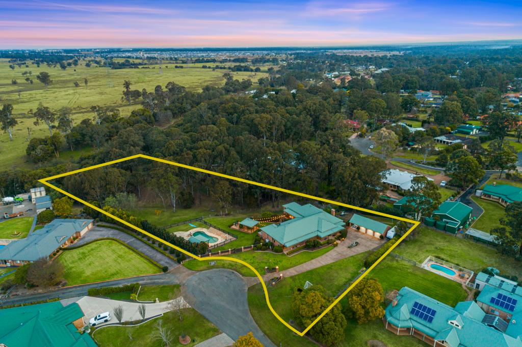 36 STURT PL, WINDSOR DOWNS, NSW 2756